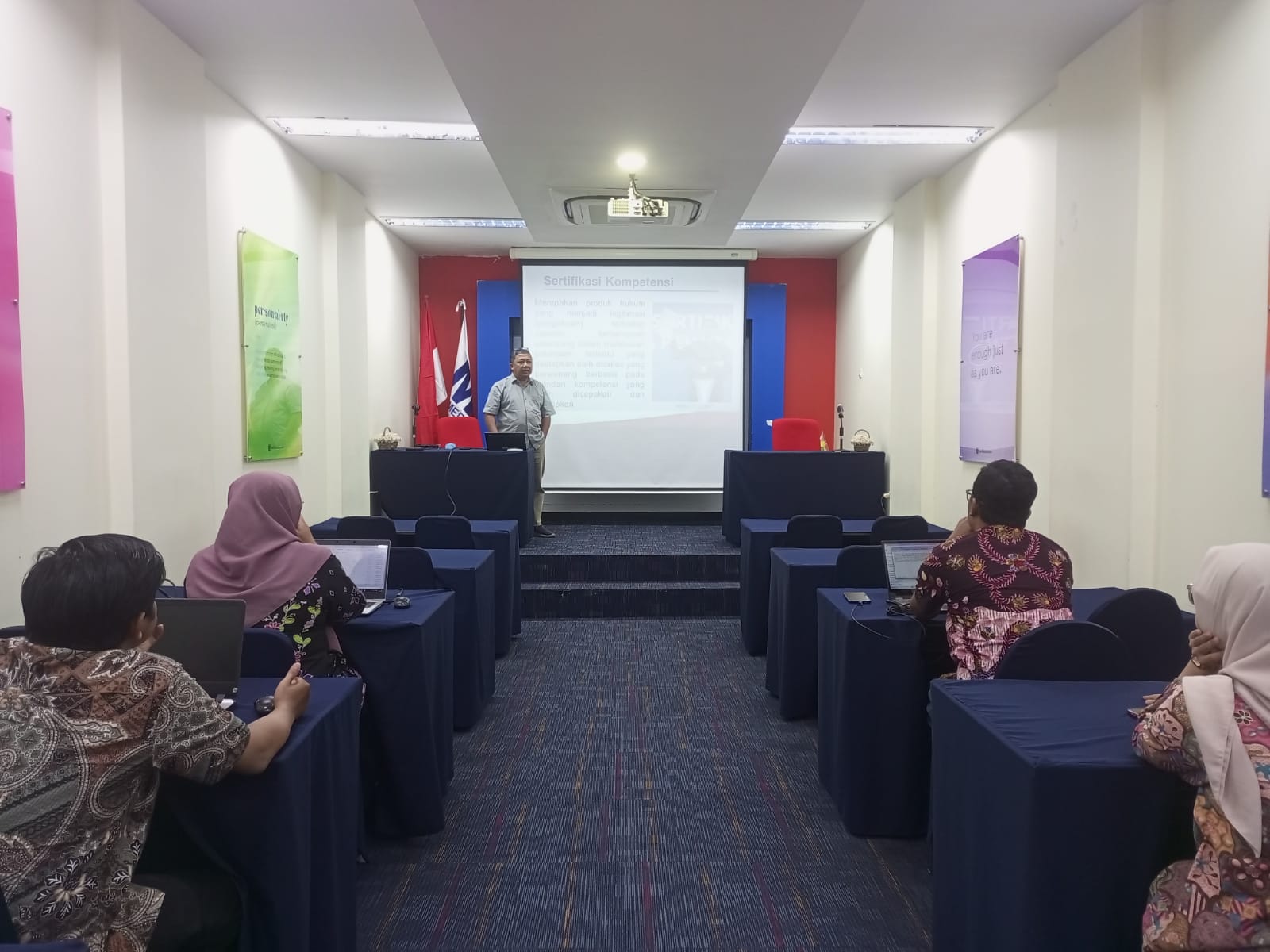 Pelatihan dan Uji Kompetensi Skema Penerapan Peralatan Elektronika Berbasis PLC