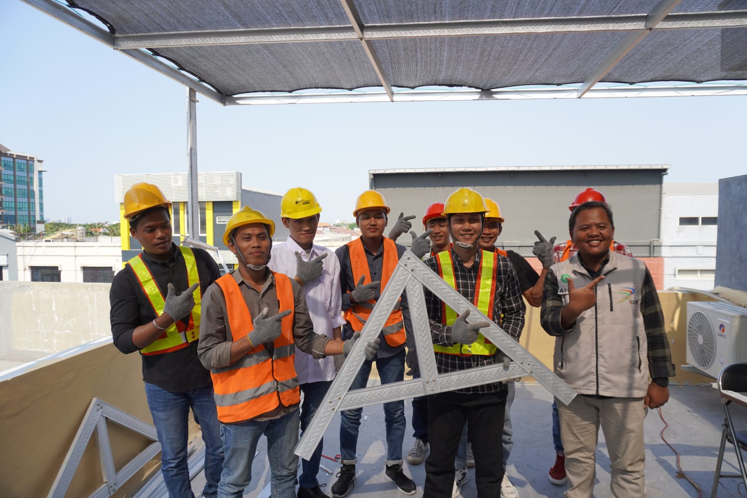 Pelatihan Konstruksi Rangka Baja Ringan